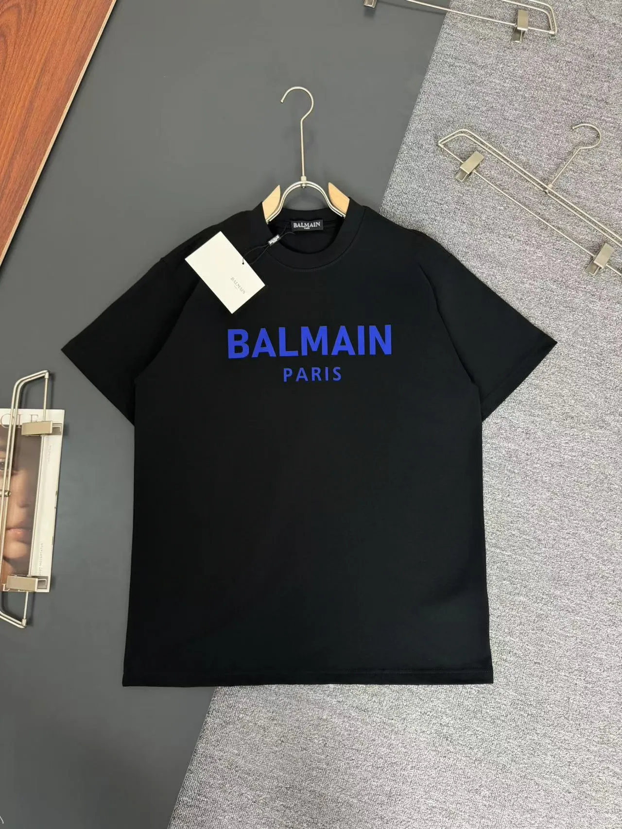 Balmain Balmain g-gram heavy cotton T-shirt, thick Breathable loose fit, printed logo design, spring and summer New Arrival round neck fashionable short-sleeved T-shirt, comfortable against the skin, durable and easy to wear, meticulous original craftsmanship, a must-have for casual Versatile Color: Black White Sizes: S M L XL XXL